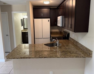 6004 Westgate Drive - Photo Thumbnail 7