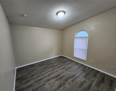 5820 Alstrum Drive - Photo Thumbnail 6