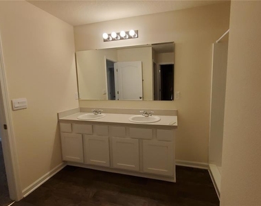 44 Barrington Drive - Photo Thumbnail 12