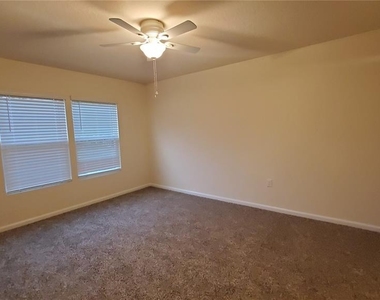 44 Barrington Drive - Photo Thumbnail 9