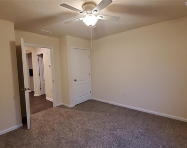 44 Barrington Drive - Photo Thumbnail 15
