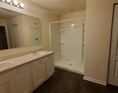 44 Barrington Drive - Photo Thumbnail 13