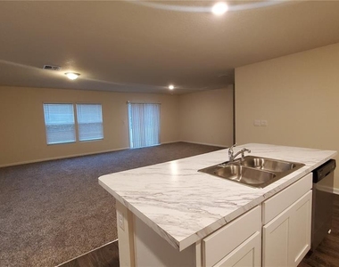 44 Barrington Drive - Photo Thumbnail 4