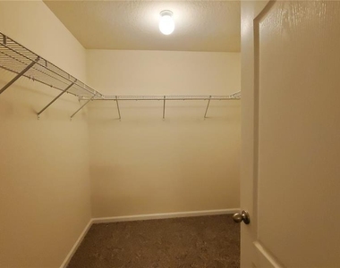 44 Barrington Drive - Photo Thumbnail 8