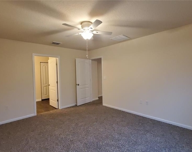 44 Barrington Drive - Photo Thumbnail 10