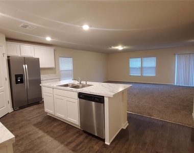 44 Barrington Drive - Photo Thumbnail 5