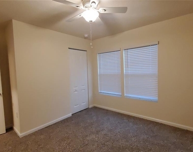 44 Barrington Drive - Photo Thumbnail 18