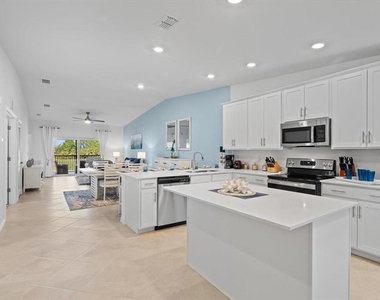 12390 Wellen Golf Street - Photo Thumbnail 14