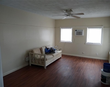 205 52nd Avenue Drive W - Photo Thumbnail 2