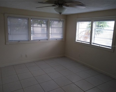 205 52nd Avenue Drive W - Photo Thumbnail 3