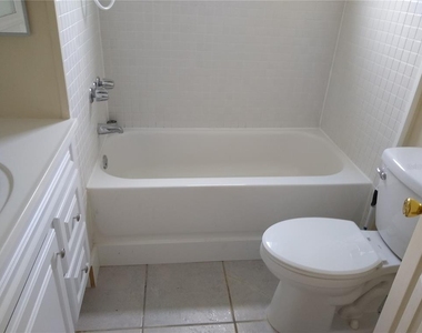 205 52nd Avenue Drive W - Photo Thumbnail 4
