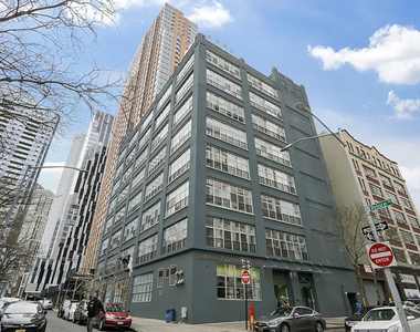 176 Johnson Street - Photo Thumbnail 10
