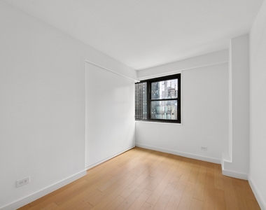 East 39th Street - Photo Thumbnail 4