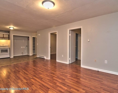 1418 N Main (apt B) Street - Photo Thumbnail 2