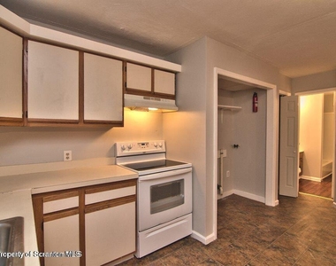 1418 N Main (apt B) Street - Photo Thumbnail 9