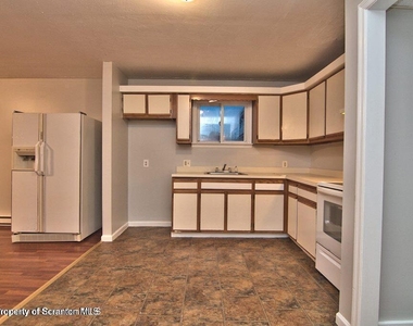1418 N Main (apt B) Street - Photo Thumbnail 8