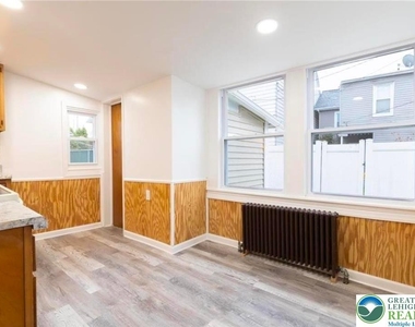 1014 Hoe Street - Photo Thumbnail 4