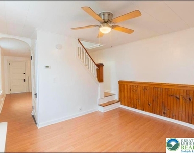 1014 Hoe Street - Photo Thumbnail 2