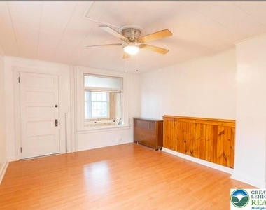 1014 Hoe Street - Photo Thumbnail 3