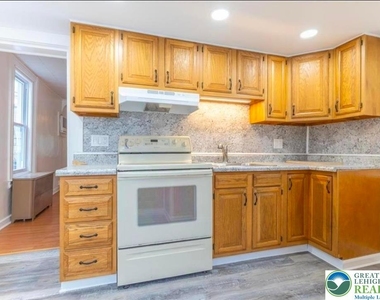 1014 Hoe Street - Photo Thumbnail 6