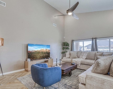 2816 Sammy Cervantes Street - Photo Thumbnail 5