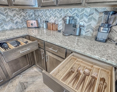 2816 Sammy Cervantes Street - Photo Thumbnail 16