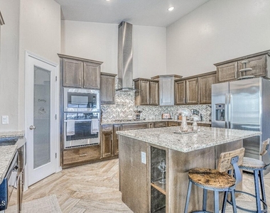 2816 Sammy Cervantes Street - Photo Thumbnail 13