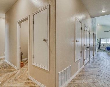 2816 Sammy Cervantes Street - Photo Thumbnail 28