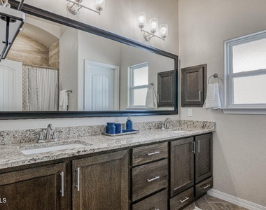 2816 Sammy Cervantes Street - Photo Thumbnail 39