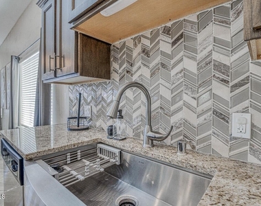 2816 Sammy Cervantes Street - Photo Thumbnail 14