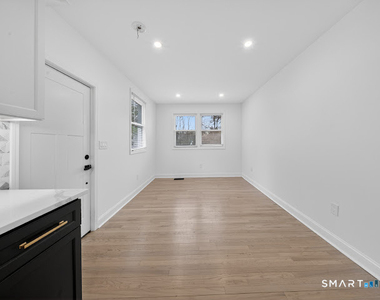 20 Oakridge Road - Photo Thumbnail 4