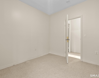 26 Lawrence Street - Photo Thumbnail 7