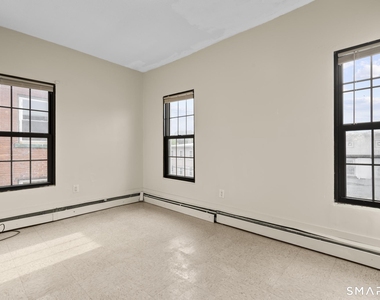 26 Lawrence Street - Photo Thumbnail 7