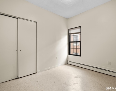 26 Lawrence Street - Photo Thumbnail 6