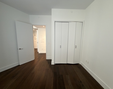 East 44th Street, New York, NY 10017 - Photo Thumbnail 3