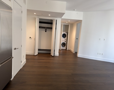 East 44th Street, New York, NY 10017 - Photo Thumbnail 1