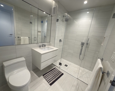 East 44th Street, New York, NY 10017 - Photo Thumbnail 4