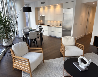 East 44th Street, New York, NY 10017 - Photo Thumbnail 2
