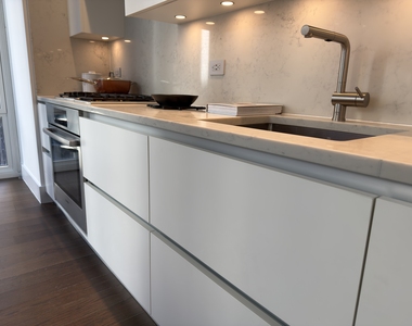 East 44th Street, New York, NY 10017 - Photo Thumbnail 6