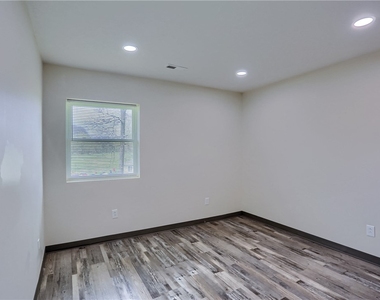 102 Kathleen Dr - Photo Thumbnail 15