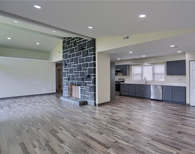 102 Kathleen Dr - Photo Thumbnail 4
