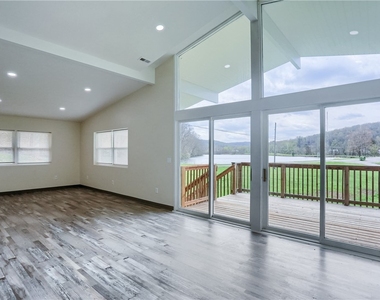 102 Kathleen Dr - Photo Thumbnail 7