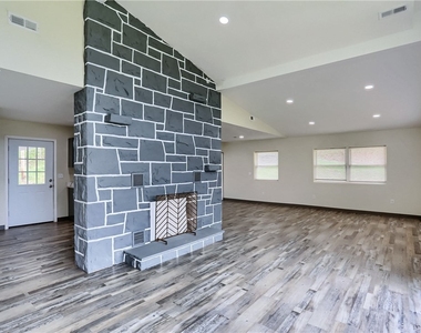 102 Kathleen Dr - Photo Thumbnail 6