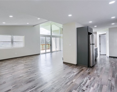 102 Kathleen Dr - Photo Thumbnail 3