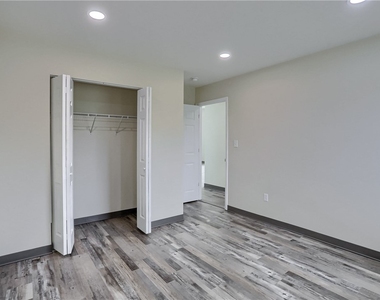 102 Kathleen Dr - Photo Thumbnail 16