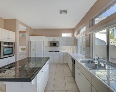 1934 Grey Eagle Street - Photo Thumbnail 16