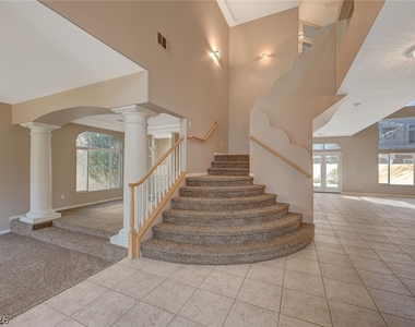 1934 Grey Eagle Street - Photo Thumbnail 4