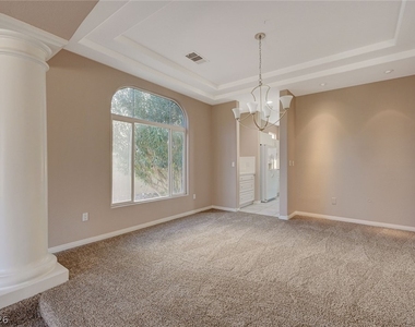 1934 Grey Eagle Street - Photo Thumbnail 12