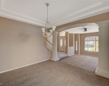 1934 Grey Eagle Street - Photo Thumbnail 10