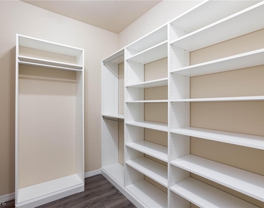 10956 Hunting Hawk Road - Photo Thumbnail 29